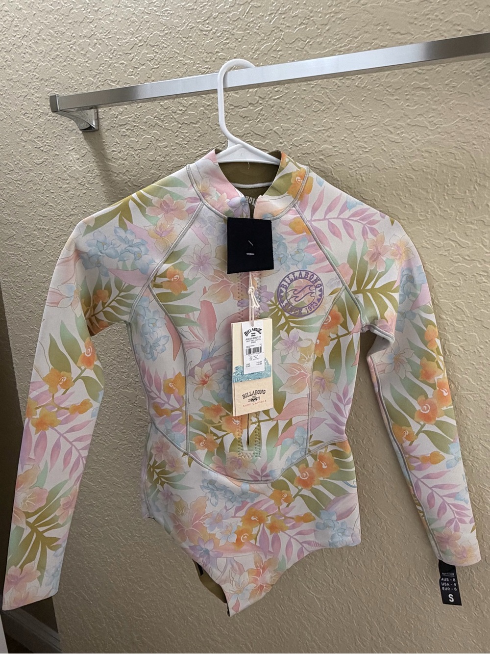 Billabong women’s pastel wetsuit